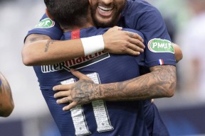 开云-内马尔意外战胜法国队，表现优异引爆全场！全场沸腾不已(内马尔是不是法国队)